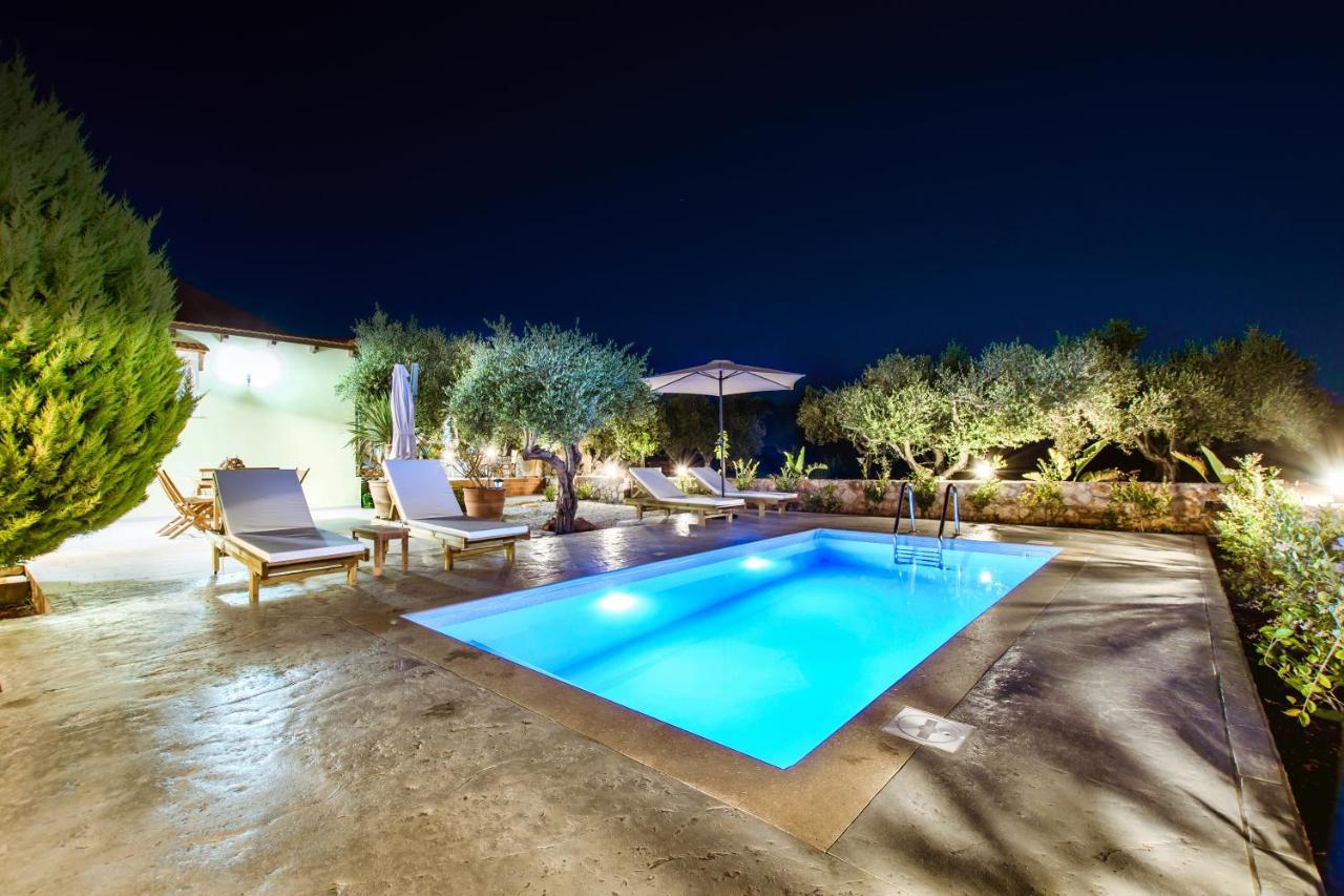 Villa Elaionas Stérnai 외부 사진