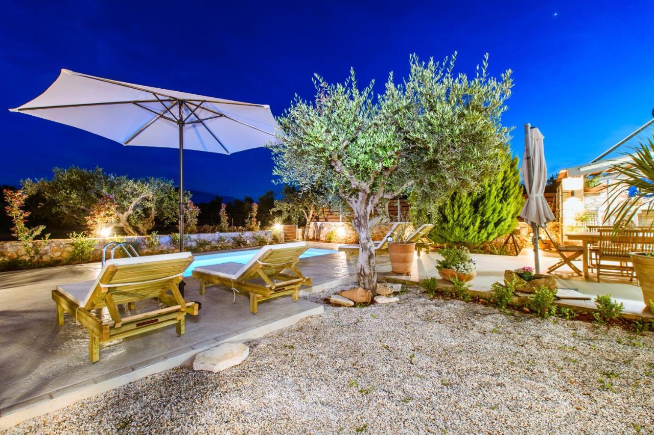 Villa Elaionas Stérnai 외부 사진